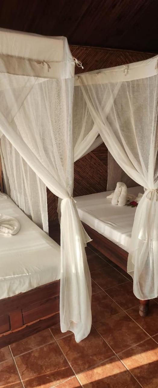 Shangri-La Lodge Ambatomilo Esterno foto